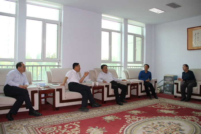 臨朐縣企業(yè)發(fā)展促進(jìn)會(huì)領(lǐng)導(dǎo)來(lái)集團(tuán)調(diào)研